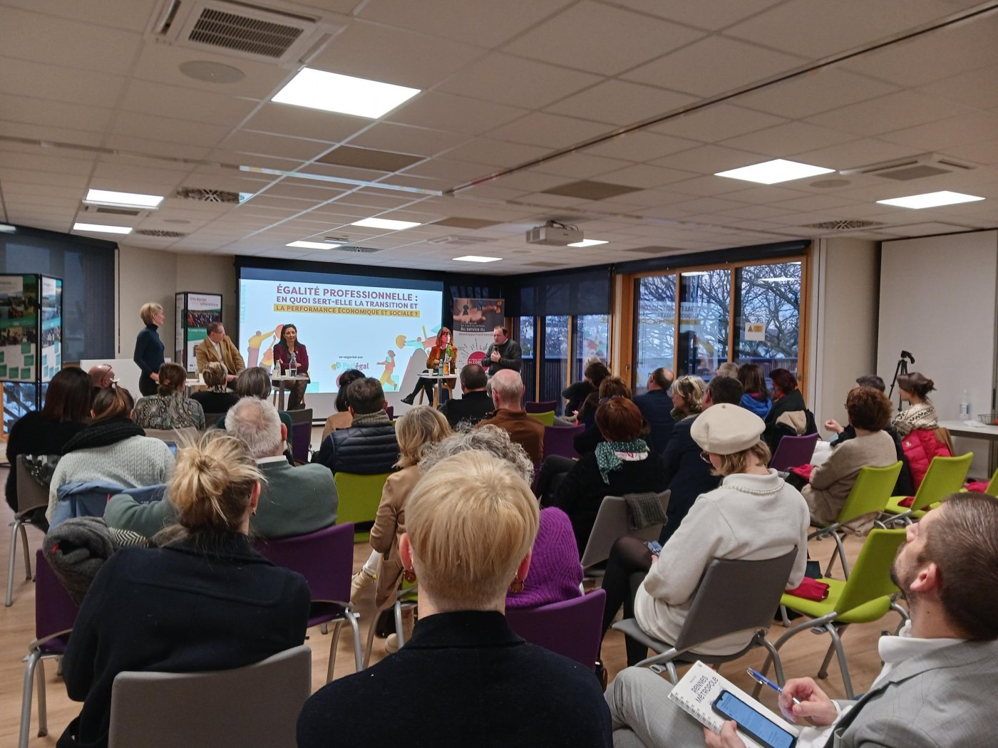 Salle comble pour la table ronde